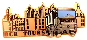 * Pin's Pin Epinglette - ARTHUS BERTRAND DCR TOURS CAMION RENAUTL AE AB - Imagen 1 de 2