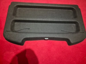 Sombrero original cubierta maletero Dacia Sandero II 20-23 794205491R - Imagen 1 de 5