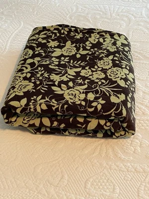 Cool Cords UPC-7916 tela de pana verde floral sobre marrón 41”w X 105” L Foto 1 de 4