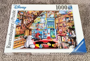 Puzzle Ravensburger Disney-Pixar negozio di giocattoli - 1000 pezzi - NUOVO SIGILLATO - Foto 1 di 4