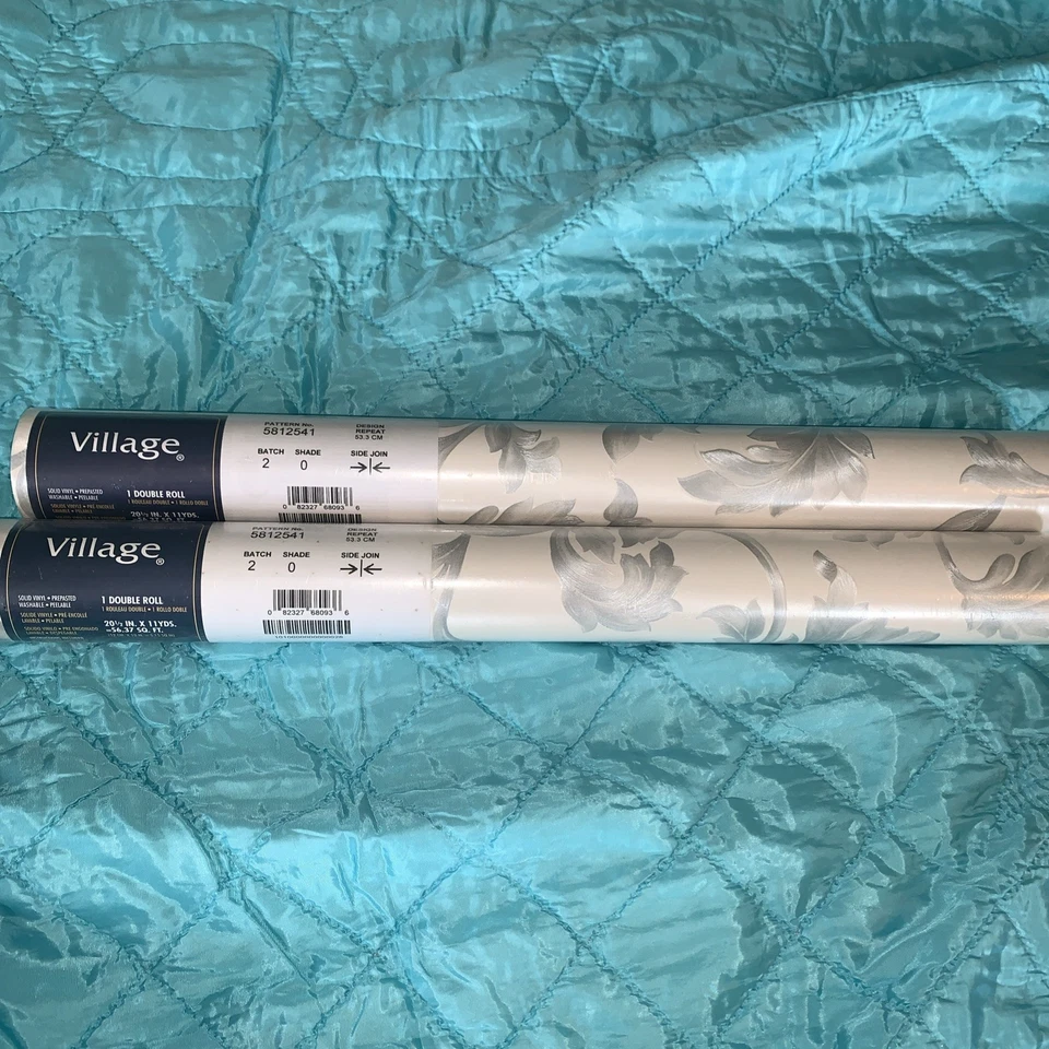 2 creme vintage da marca Village com design de folha em relevo prata 56 quadrados Pés Por rolo - Imagem 1 de 4