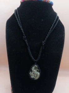 Collar Unisex Tejido Hilo Macramé Piedra Pirita Natural Amuleto Espiritual - Imagen 1 de 7