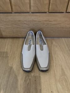 Ladies Joy And Peace Beige Slip on Shoes Size 5 38