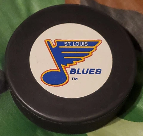 ST. LOUIS BLUES NHL VINTAGE LICENSED PUCK INGLASCO MADE = CZECHOSLOVAKIA 🇨🇿 Cover