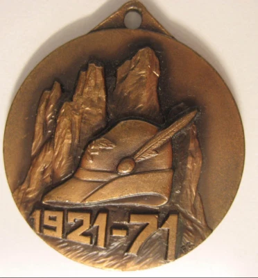 MEDAGLIE ALPINI BELLUNO 1971 50° ANNIVERSARIO COSTITUZIONE SEZIONE ALPINE MEDAL - Immagine 1 di 2