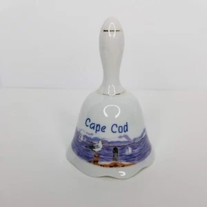 Campana que suena a mano escena de playa de Nanco Souvenir Cape Cod - Imagen 1 de 12