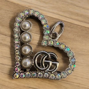 GUCCI Zipper Pull Button Charm Iridescent Heart - Bild 1 von 3
