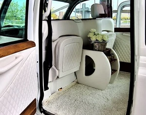 Luxury White Wedding Taxi Limousine hire - Picture 1 of 8