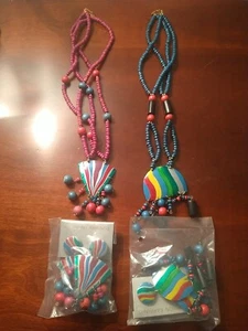 2 Sets Holz Perlen Anhänger Halsketten und passende Ohrringe  - Bild 1 von 8