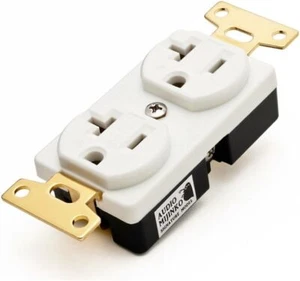 Oyaide Wall Outlet R0 - Picture 1 of 1