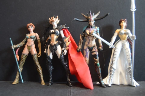 Lot of 4 mcfarlane witch blade toys Cover