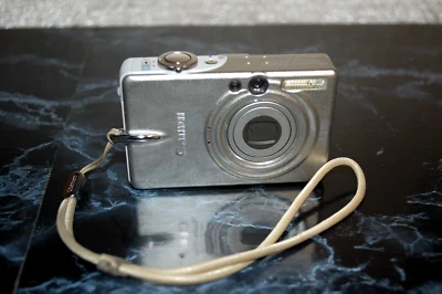 Canon PowerShot SD200 Digital ELPH Point & Shoot Camera See Description - Image 1 of 4