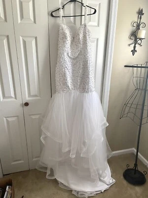 wedding dresses - Image 1 of 4