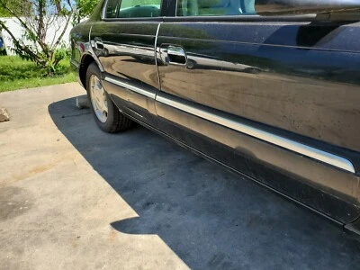 1998-1999-2000-2001-2002 LINCOLN CONTINENTAL RIGHT FRONT DOOR MOLDING BLACK - Image 1 of 3