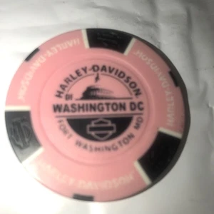 HARLEY DAVIDSON OF WASHINGTON DC IN FORT WASHINGTON, MD DEALER POKER CHIP PINK - Bild 1 von 4