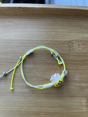 Pulsera de cuerda amarilla y blanca Lucky Cat Maneki Neko Charm Foto 1 de 4