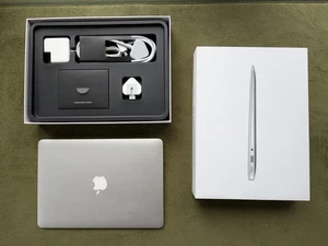 Apple MacBook Air - A1466 - 128GB 8GB Core i7 - Silver - 1.7Ghz 13In Laptop - Picture 1 of 9