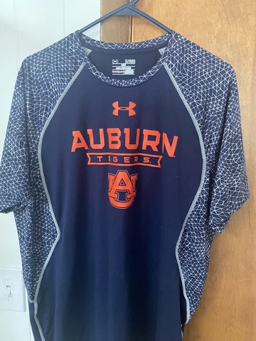 Auburn Tigers Men's XL Under Armour T-shirt Awesome Heatgear Cover