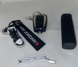 Lot de 3. Mini Chargeur Porte-clés, Porte-clés Baskets, Nettoyeur d'écran. - Photo 1 sur 10