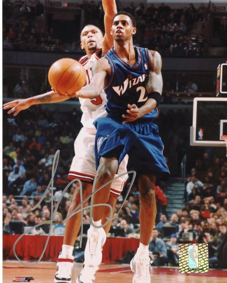 FOTO 8X10 FIRMADA AUTOGRAFIADA POR LARRY HUGHES WASHINGTON WIZARDS CON CERTIFICADO DE AUTENTICIDAD    Foto 1 de 1