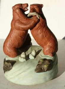 Bear Figurine Rotating Music Box 2 Bears Hugging Fish In Mouth Rotates Very Slow - Picture 1 of 1
