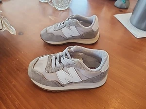 Talla 8 EE. UU. - Zapatilla elástica New Balance Kids 237, Marblehead gris y tostado - Imagen 1 de 16