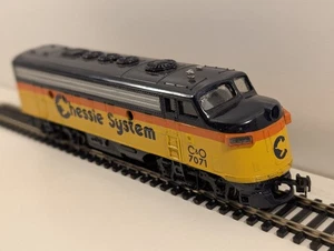 Bachmann HO Scale Diesel Locomotive – Chessie System (C&O 7071) - Picture 1 of 5