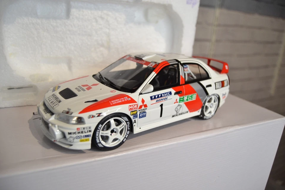 OTTOMOBILE  .  1/18   Mitsubishi Lancer Evo IV  Catalunya     Ref:OT409 . 3000EX - Photo 1/4