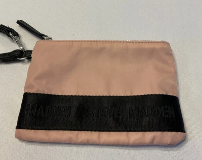 Steve Madden Rosa Logo Banda Accesorio Maquillaje Muñequera Bolso Foto 1 de 4