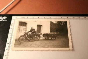 Gran foto antigua moto antigua con remolque años 30-40 - Imagen 1 de 5