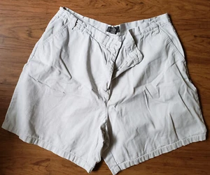 VNTG Van Heusen High Rise Shorts Women's 18 Beige 100% Cotton 35 x 6.5 - Picture 1 of 3