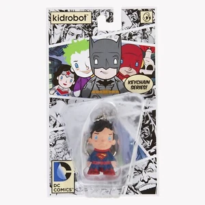 Kidrobot x DC Comics Llavero Serie Superman - Imagen 1 de 2