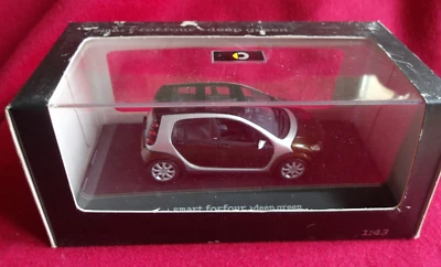 Schuco  SMART Forfour  deep green 1/43em (boite concessionnaire) - Photo 1/4