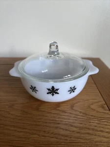 Vintage JAJ Pyrex Gaiety Black Snowflake Individual Casserole Dish & Lid - Picture 1 of 8