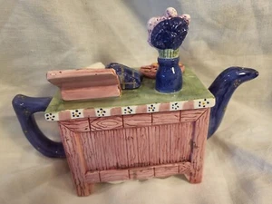 Vintage 1993 handbemalte Cardinal Inc Teekanne "Artist Table" Pastell Sammlerstück - Bild 1 von 7