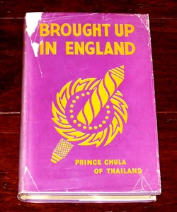 BROUGHT UP IN ENGLAND by HRH PRINCE CHULA OF THAILAND - 1943 Hardbound 1st w DJ - Foto 1 di 3
