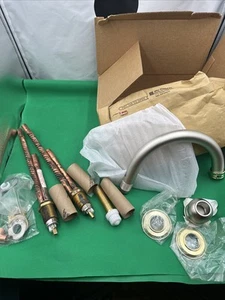 Delta 2767-NPLHP Dos Mangos Perla Níquel Pulido Latón Cornisa Romana Sin Asas - Imagen 1 de 12