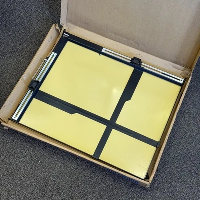 : Caballete de ampliación de fotos de cuarto oscuro ajustable de 2 hojas arco 16x20 - nunca usado Foto 1 de 4