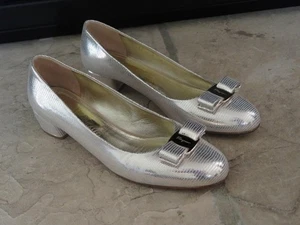 Zapatos de tacón SALVATORE FERRAGAMO Champagne metálico Vara 9 - Imagen 1 de 6