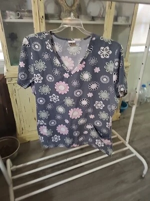 Women's XL MADE IN EGYPT SCRUB TOP - Image 1 of 2