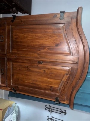 Solid Pine Rustic Armoire Cabinet – Vintage Wardrobe/Storage – Local Pickup - Изображение 1 из 3