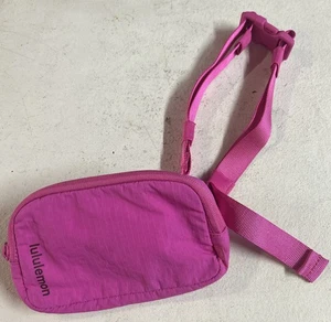 Mini bolso cinturón Lululemon Everywhere rosa sónico - Imagen 1 de 5