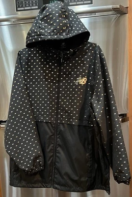 NEW BALANCE Negro/Dorado 1X Busto 51.5" Cremallera Bolsillos Delanteros Chaqueta Cortavientos con Capucha Foto 1 de 4
