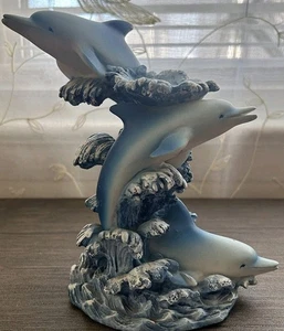 Vintage blauer Delfin 3D Figur 7,5" T Schweinswal reitet auf den Wellen 1999 Schmuckstück Y2K - Bild 1 von 5