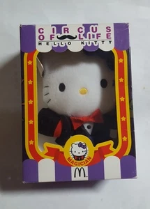 Juguete de peluche HELLO KITTY 6" Circo de la Vida MAGO McDonalds Malasia COMO NUEVO 2014 - Imagen 1 de 13