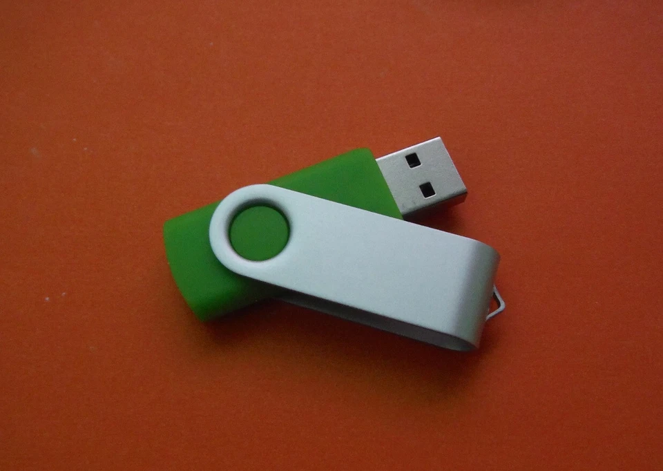 Windows 8.1 ENTERPRISE Bootable USB 64-bit USB 2.0 4GB Drive  - UEFI - Image 1 of 1