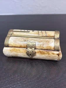 Vintage Handcrafted Made in India Etched Bone & Brass Trinket Box - Picture 1 of 7