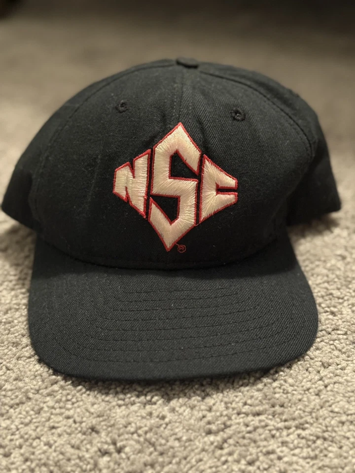 Sombrero NC State Wolfpack New Era negro vintage SnapBack para hombre  Foto 1 de 4