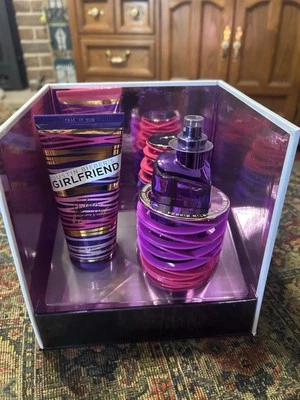 GIRLFRIEND by JUSTIN BIEBER 3pc Women Set 3.4oz EDP +3.4oz B/Lotion +3.4 B/Wash - Image 1 of 4