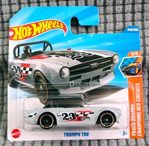 Funda Hot Wheels Q TRIUMPH TR6 2025 Treasure Hunt RTH CORTA tarjeta protector gratuito - Imagen 1 de 1